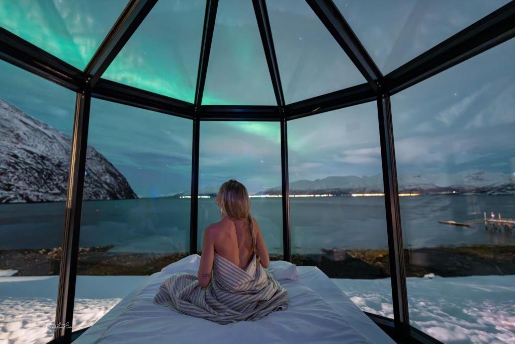 Lyngen Aurora Resort in Koppangen mit Blick auf den Lyngenfjord
